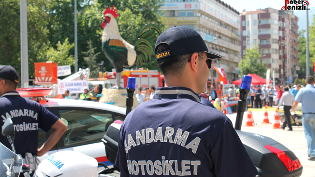 Denizli'de 15 Bin 954 Araç Kontrolden Geçti