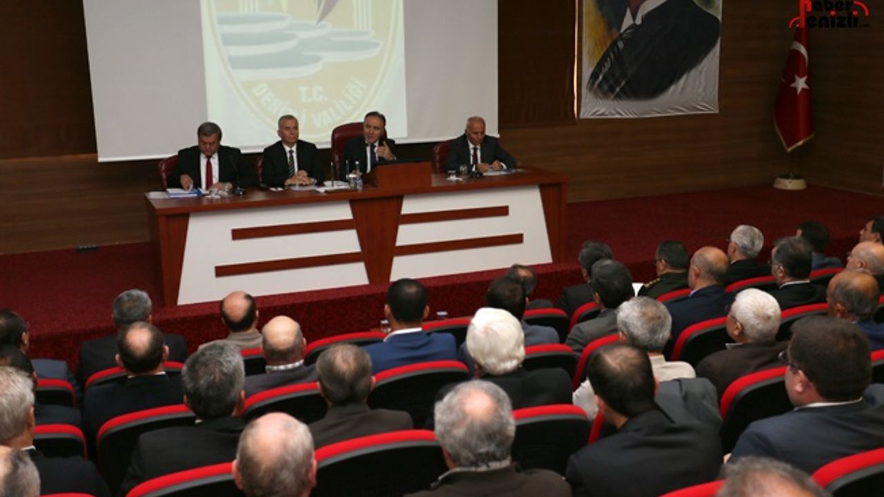 Vali Altıparmak, Mahalle Muhtarlarının Sorunlarını Dinledi