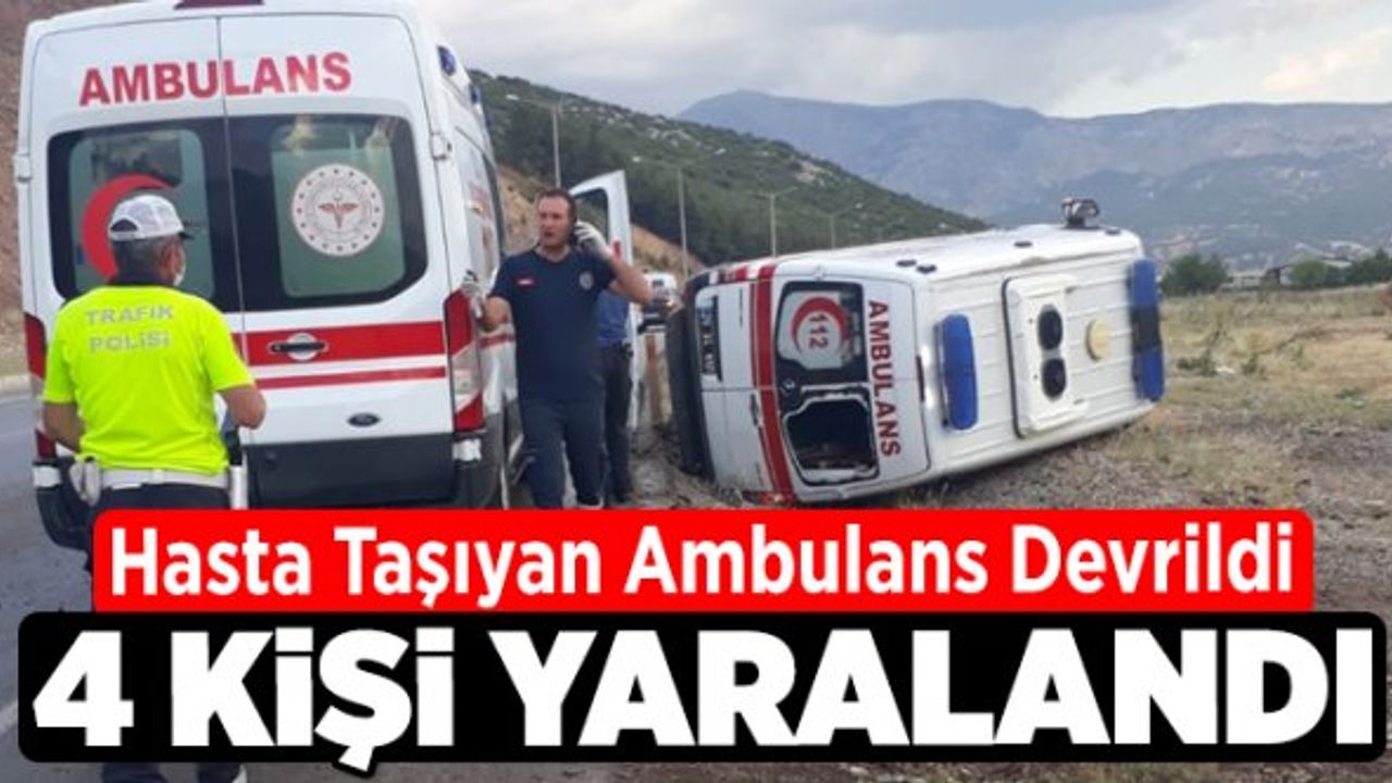 Denizli'de hasta taşıyan ambulans devrildi: 4 yaralı