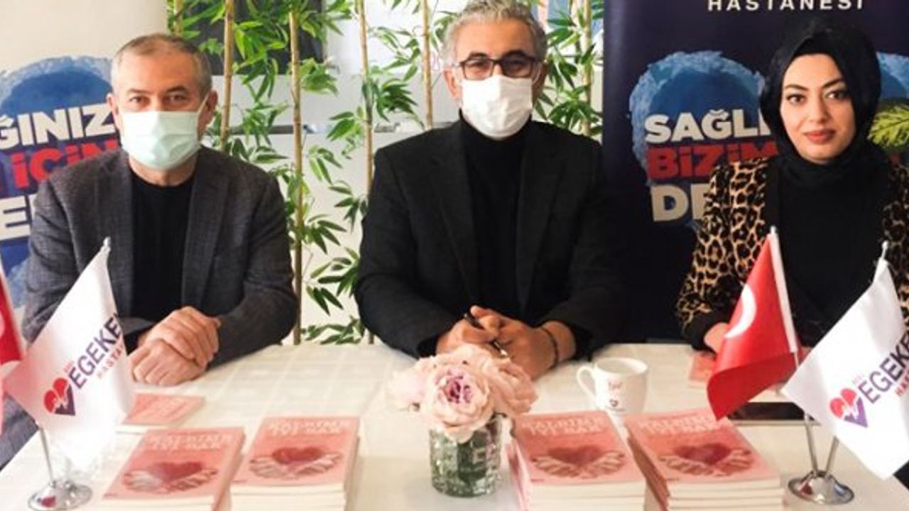 Şair doktorun imza gününe yoğun ilgi