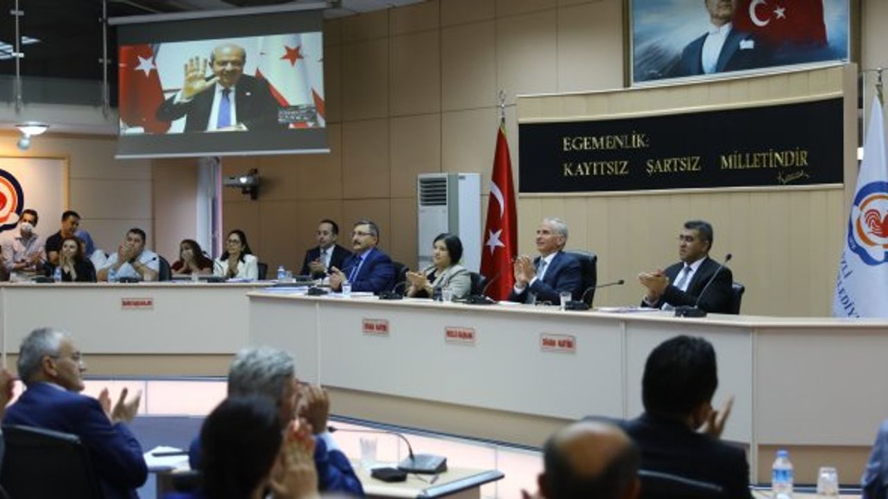 KKTC Cumhurbaşkanı Tatar,  Büyükşehir Meclisi’ne hitap etti 