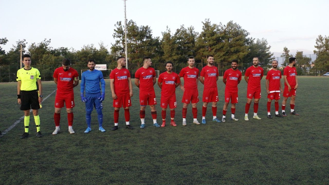 Yenilgisiz şampiyon İstiklalspor, süper lige çıktı