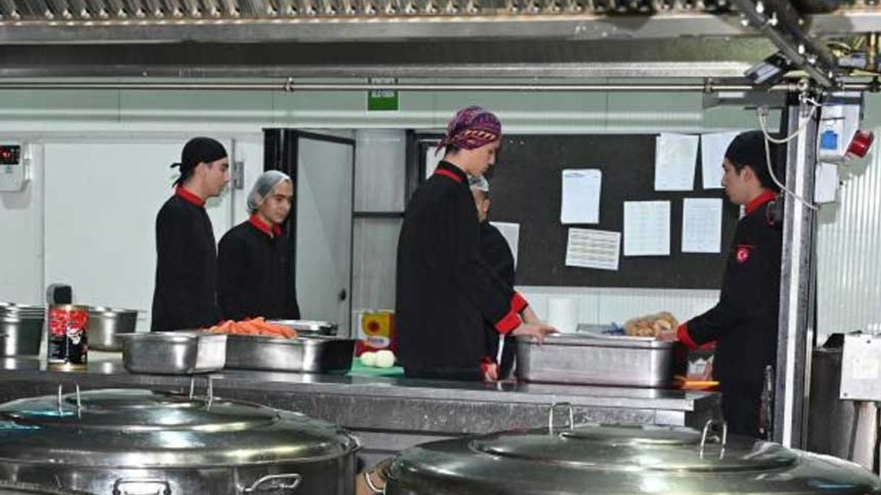 Denizli'de 35 bin öğrenci ücretsiz yemek yiyecek