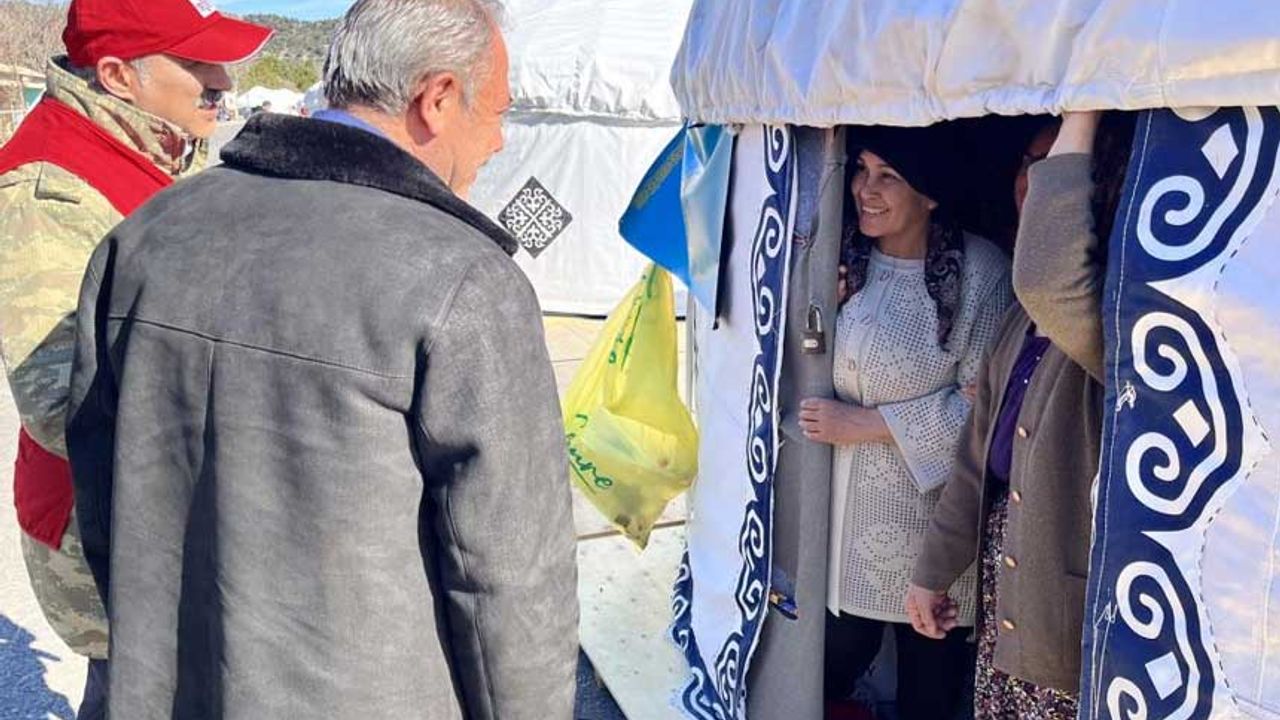 AK Partili Tin, Kırgız ve Kazak otağlarında kalan depremzedelerle buluştu