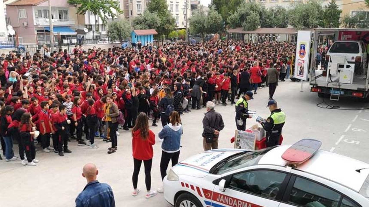Jandarma 11 bin 775 öğrenciye trafik eğitimi verdi