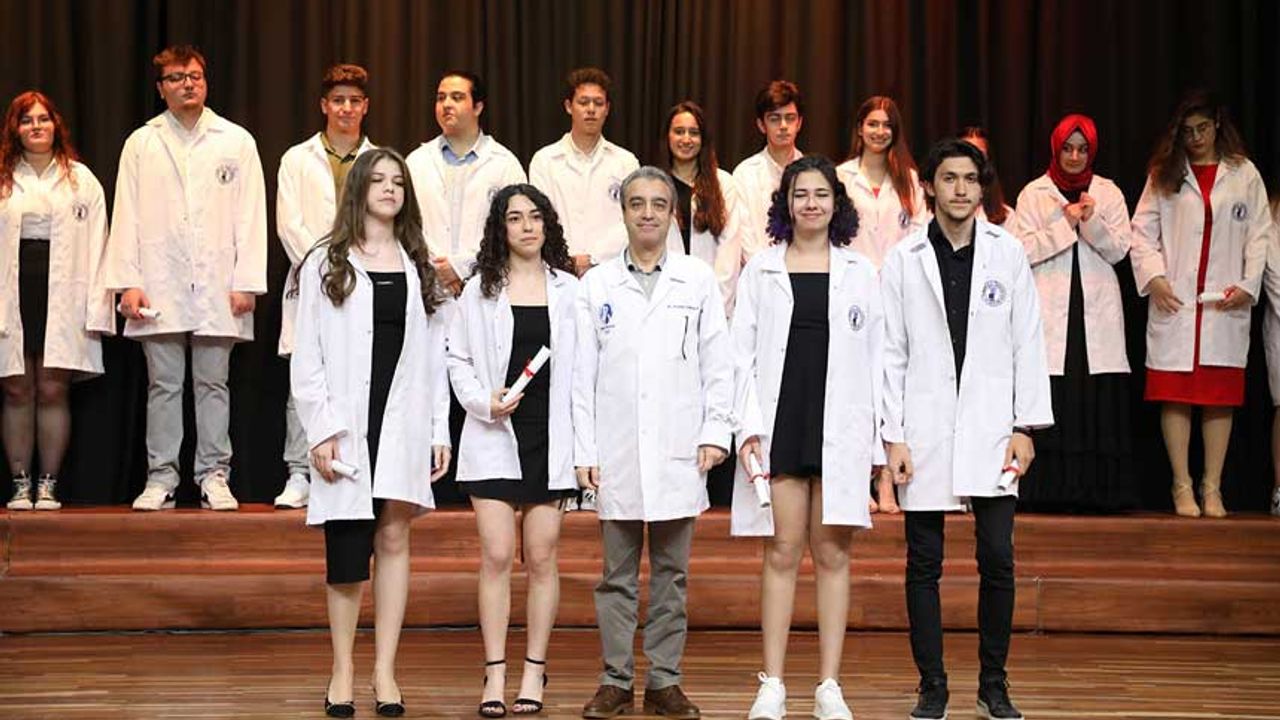 PAÜ’de 271 Tıp Fakültesi Öğrencisi Beyaz Önlüklerini Giydi