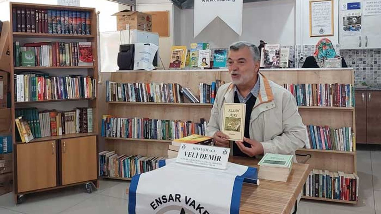 Eğitimci - Yazar Veli Demir, Çınar Kitap Kahve'de Kitaplarını İmzaladı