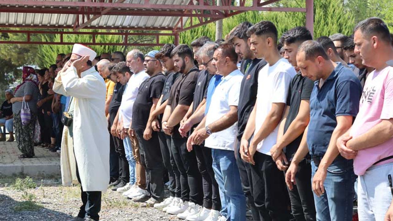 Honaz'daki Kazada Vefat Eden 7 Kişiden 5’i İzmir’de Toprağa Verildi