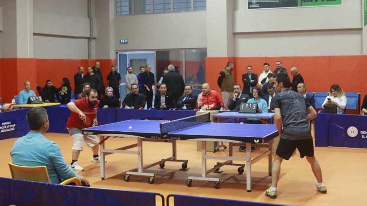 Denizli’de masa tenisi turnuvasının kazananları belli oldu