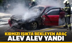 Denizlide Işıkta Bekleyen Araç Alevlere Teslim Oldu