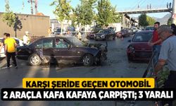 Karşı şeride geçen otomobil 2 araçla kafa kafaya çarpıştı; 3 yaralı