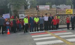 Denizli protokolü ve öğrenciler trafikte yaya önceliğine dikkat çekti