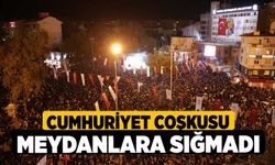 Cumhuriyet Coşkusu Meydanlara Sığmadı