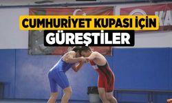 Cumhuriyet Kupası İçin Güreştiler 