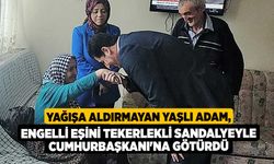 Yağışa aldırmayan yaşlı adam, engelli eşini tekerlekli sandalyeyle Cumhurbaşkanı'na götürdü