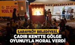 Sarayköy Belediyesi, çadır kentte gölge oyunuyla moral verdi