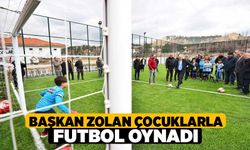 Başkan Zolan çocuklarla futbol oynadı 