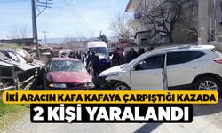 İki aracın kafa kafaya çarpıştığı kazada 2 kişi yaralandı