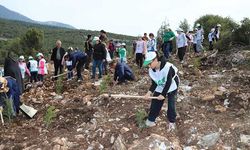 Denizli’de Deprem Şehitleri Hatıra Ormanında ilk fidanlar toprakla buluştu