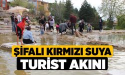 Şifalı kırmızı suya turist akını