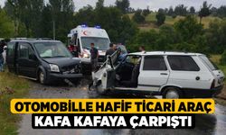 Otomobille hafif ticari araç kafa kafaya çarpıştı