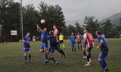 Şampiyon Mavi Siyahlar FK kupasını aldı