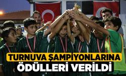 Turnuva Şampiyonlarına Ödülleri Verildi