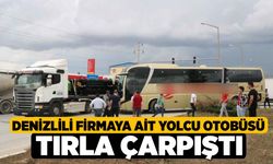 Denizlili Firmaya Ait Yolcu Otobüsü Tırla Çarpıştı