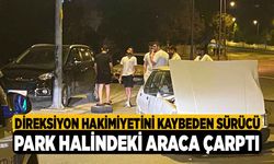 Direksiyon hakimiyetini kaybeden sürücü, park halindeki araca çarptı