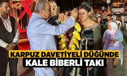 Karpuz Davetiyeli Düğünde Kale Biberli Takı