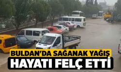 Buldan'da Sağanak Yağış Hayatı Felç Etti