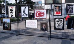 Atatürk’ü anlatan resimler duygusal anlar yaşattı