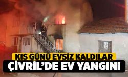 Çıkan Yangında Evleri Yandı, Kış Günü Evsiz Kaldılar