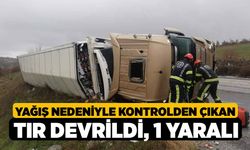 Yağış nedeniyle kontrolden çıkan tır devrildi; 1 yaralı