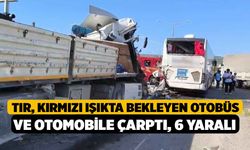 Tır, kırmızı ışıkta bekleyen otobüs ve otomobile çarptı, 6 yaralı