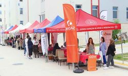 Yurtlarda kalan kız öğrenciler kariyer fuarında firmalarla buluştu