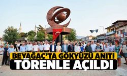 Beyağaç'ta Gökyüzü Anıtı, göğe uzanan bir anlamı ifade ediyor