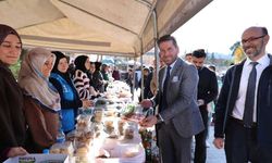 Başkan Tatık Gazze için düzenlenen hayır çarşısını gezdi