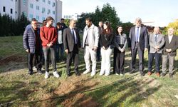 Rektör Güngör, Öğrencilerle Birlikte Fidan Dikti