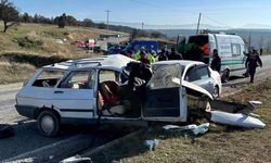 Denizli-Uşak Karayolu'nda iki otomobil çarpıştı, kazada yaşlı çift hayatını kaybetti