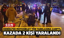 Denizli'de Motosiklet Yön Tabelasına Çarptı, Kazada 2 Kişi Yaralandı