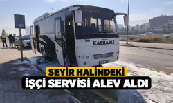Seyir halindeki işçi servisi alev aldı