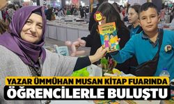 Yazar Ümmühan Musan Kitap Fuarında Öğrencilerle Buluştu