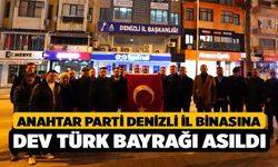 Anahtar Parti Denizli il binasına dev Türk bayrağı asıldı