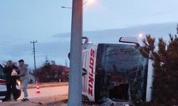 Denizli-Antalya Karayolu'nda yolcu otobüsü devrildi: 12 yaralı