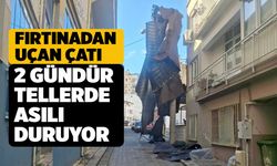 Fırtınadan Uçan Çatı Elektrik Tellerinde 2 Gündür Asılı Bekliyor Vatandaş Tedirgin