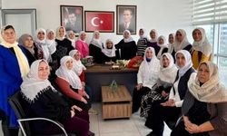 AK Partili kadınlardan Başkan Zeynep Güneş'e şalvarlı destek