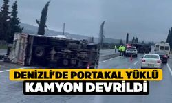 Denizli'de Portakal Yüklü Kamyon Devrildi