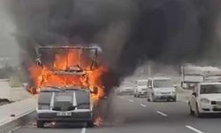 Denizli'de seyir halindeki araç alevlere teslim oldu