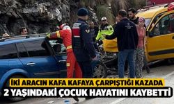 İki aracın kafa kafaya çarpıştığı kazada 2 yaşındaki çocuk hayatını kaybetti, 6 yaralı